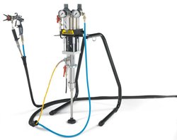 Fine Finish 20-30S AC Spraypack mit 5 Liter Oberbehälter und Wandhalterung bestehend aus:
2329452 Kolbenpumpe Evo Motion 20-30PE/T
2332169 Oberbehältergarnitur 5 Liter für pneumatische Kolbenpumpe inkl. Ansaugrohr
2302378 HD Doppelschlauch Material DN4 max. 27 MPa Luft DN6 1/4